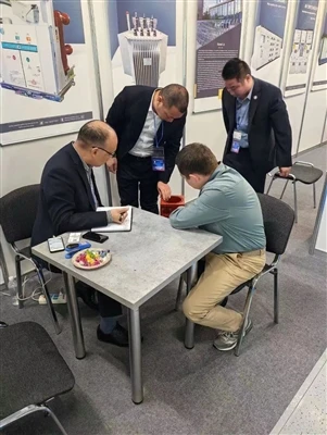 Pelanggan Memesan Dengan Fengyuan Power Di Pameran Kekuatan Moskow di Rusia